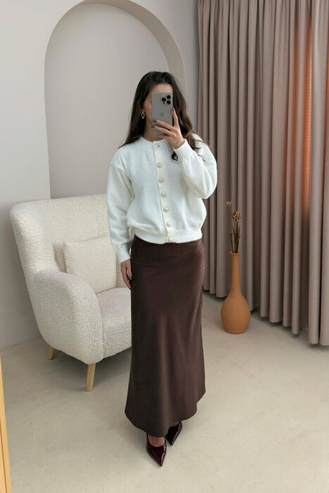 PULOVËR NJË NGJYRËSHE ME DETAJE BUTONASH PËR FEMRA NË NGJYRË TË BARDHË - 1