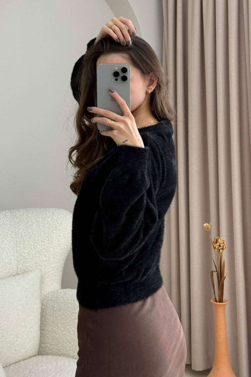 PULOVËR NJË NGJYRËSHE ME DETAJE BUTONASH PËR FEMRA NË NGJYRË TË ZEZË - 4