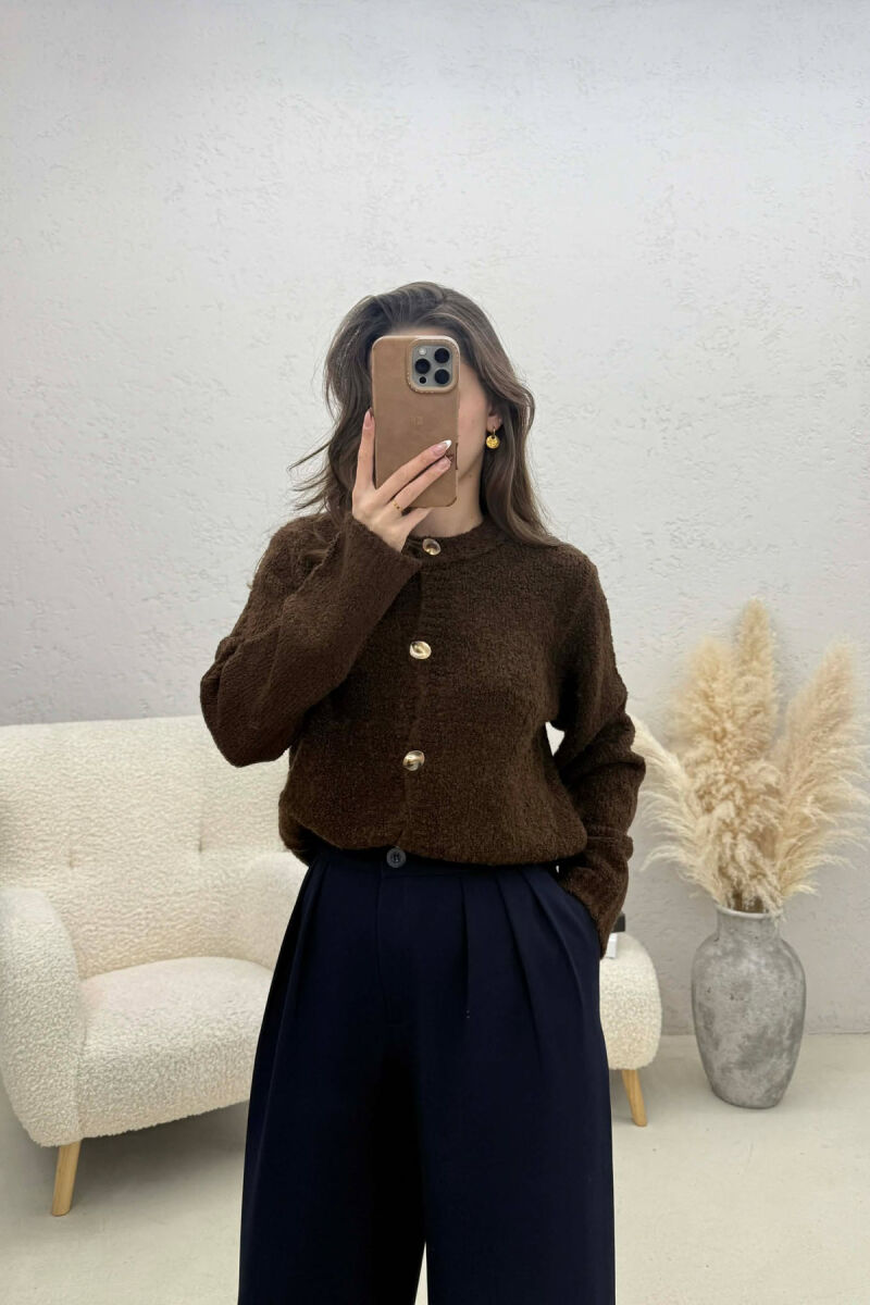 PULOVER NJE NGJYRESHE ME KOPSA PER FEMRA NE NGJYRE KAFE - 3