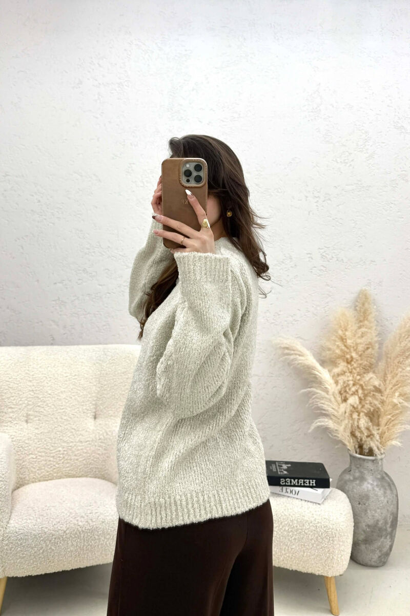 PULOVER NJE NGJYRESHE ME KOPSA PER FEMRA NE NGJYRE KREM - 2