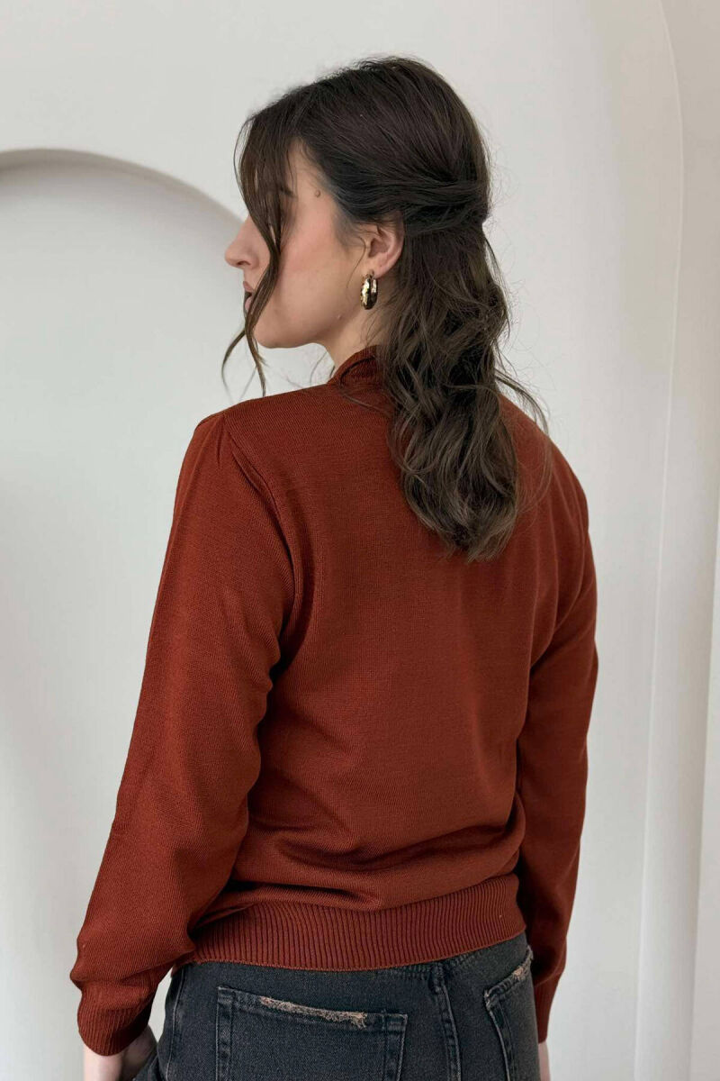 PULOVËR NJË NGJYRËSHE PËR FEMRA NË NGJYRËN TULLË - 4