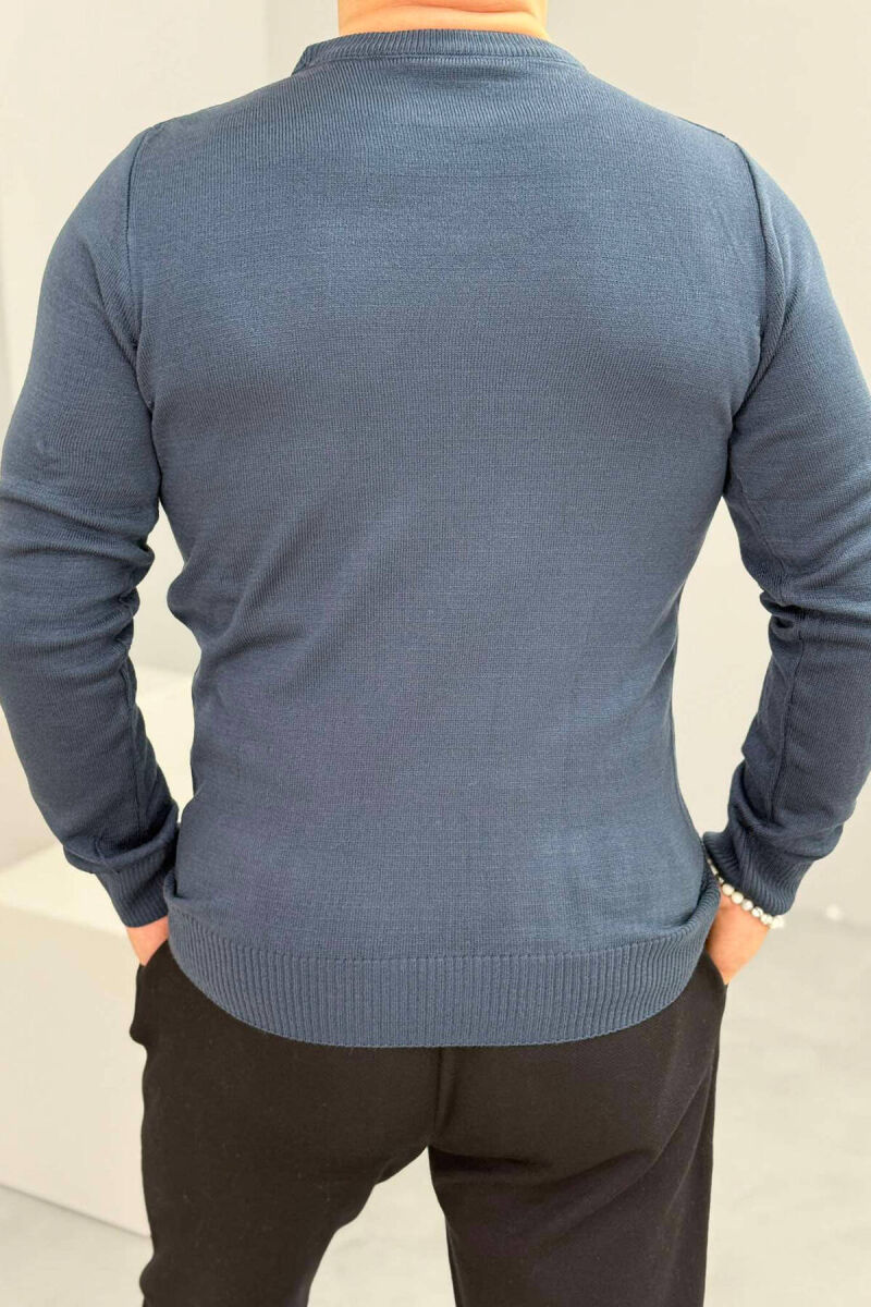 PULOVËR NJË NGJYRËSHE PËR MESHKUJ NË NGJYRËN BLU - 3
