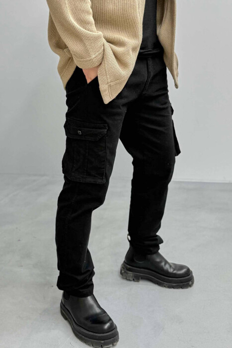 REGULAR ONE COLOR CARGO MEN PANTS IN BLACK COLOR - 2