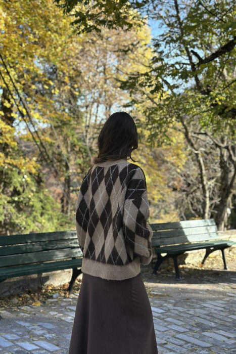 RHOMBUS DESIGN ROUND NECK WOMEN SWEATER BEIGE+BROWN/BEZHE+KAFE - 3