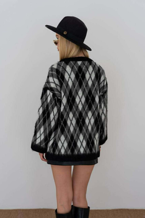 RHOMBUS DESIGN ROUND NECK WOMEN SWEATER BLACK/ E ZEZE - 3