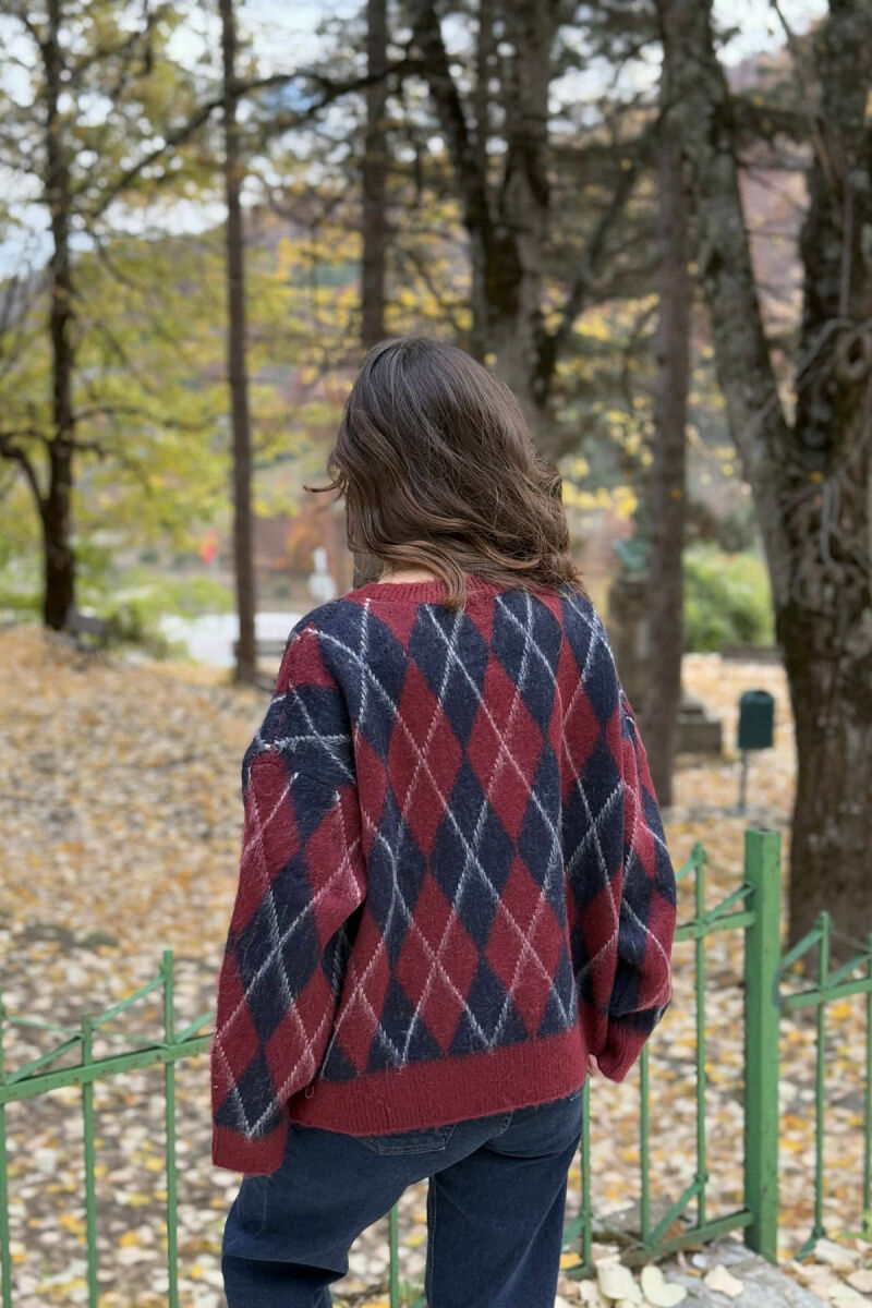 RHOMBUS DESIGN ROUND NECK WOMEN SWEATER BURGUNDY-BLUE/VISHNJE-BLU - 3