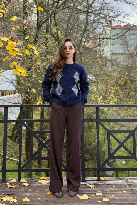 PULOVER E THJESHTE ME DIZAJN ROMBESH PER FEMRA NE NGJYRE BLU TE ERRET - KLAUDIO FASHION