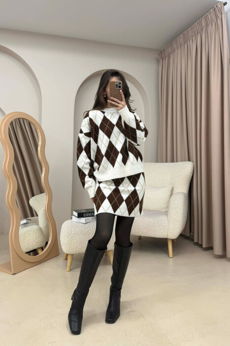 RHOMBUS DESIGN SWEATER+SKIRT WOMEN SET WHITE-E BARDHE - KLAUDIO FASHION