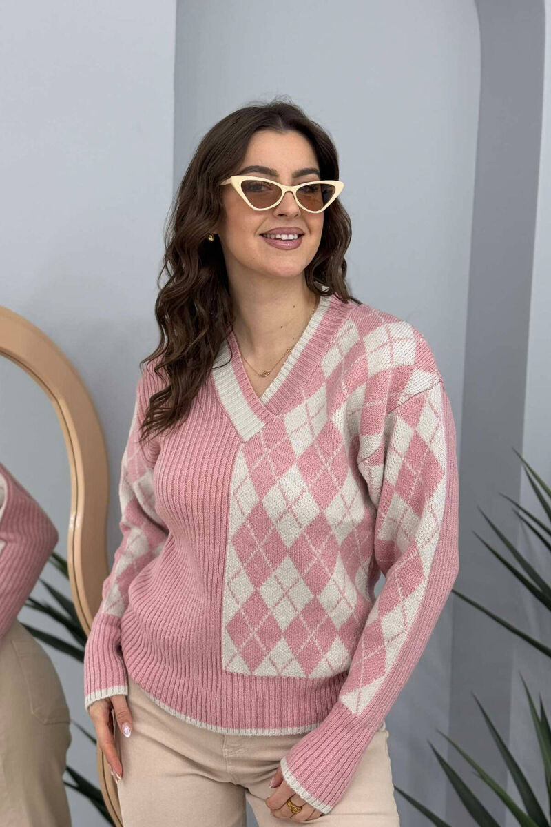 RHOMBUS DESIGN V NECK WOMEN SWEATER BABY PINK/ROZB - 1