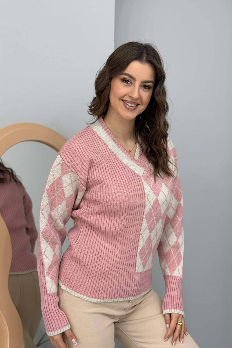 RHOMBUS DESIGN V NECK WOMEN SWEATER BABY PINK/ROZB - 2