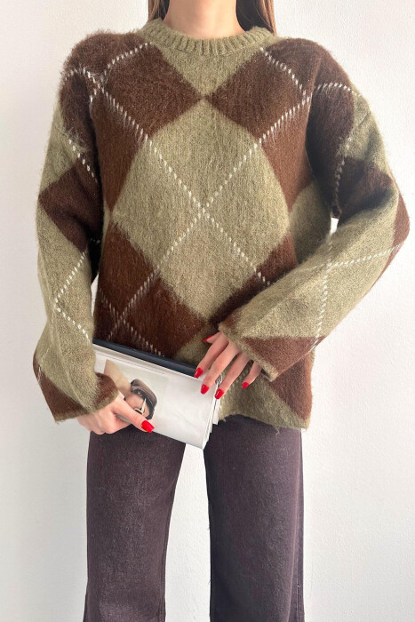 RHOMBUS DESIGN WHITE STRIPE DETAIL WOMEN SWEATER OLIVE/ULLI - KLAUDIO FASHION