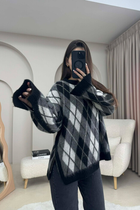 RHOMBUS STRIPE DESIGN WOMAN SWEATER GREY/GRI - KLAUDIO FASHION