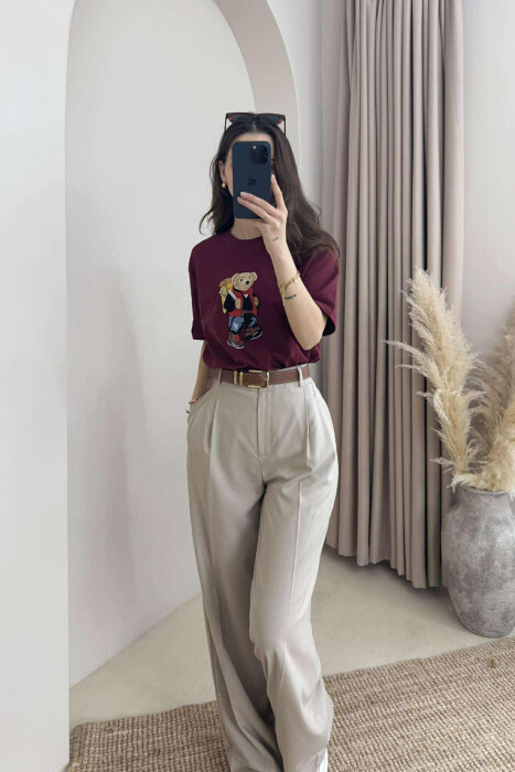 BLUZË ME JAKË TË RRUMBULLAKËT DHE ME IMAZH ARUSHI NË PJESËN PARA PËR FEMRA NË NGJYRËN VISHNJË - KLAUDIO FASHION