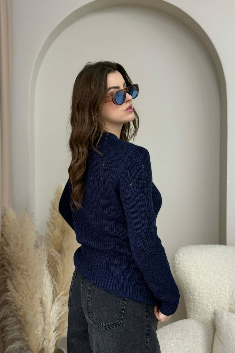 ROUND NECK KNITTED ONE COLOR WOMEN SWEATER DARK BLUE/BEE - 3