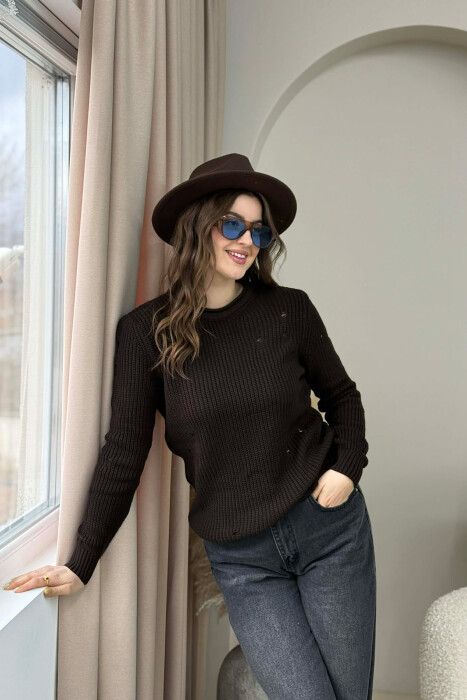 ROUND NECK KNITTED ONE COLOR WOMEN SWEATER DARK BROWN/KAE 