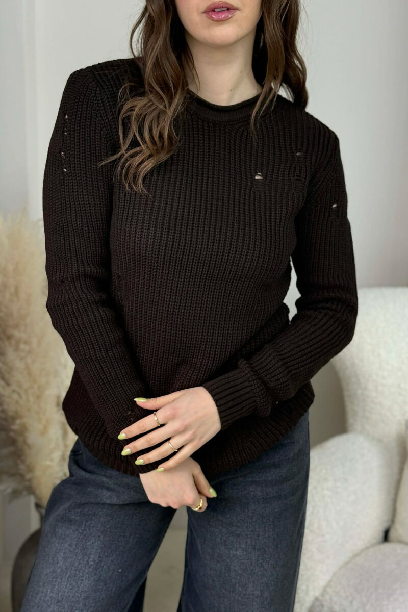 ROUND NECK KNITTED ONE COLOR WOMEN SWEATER DARK BROWN/KAE - 4