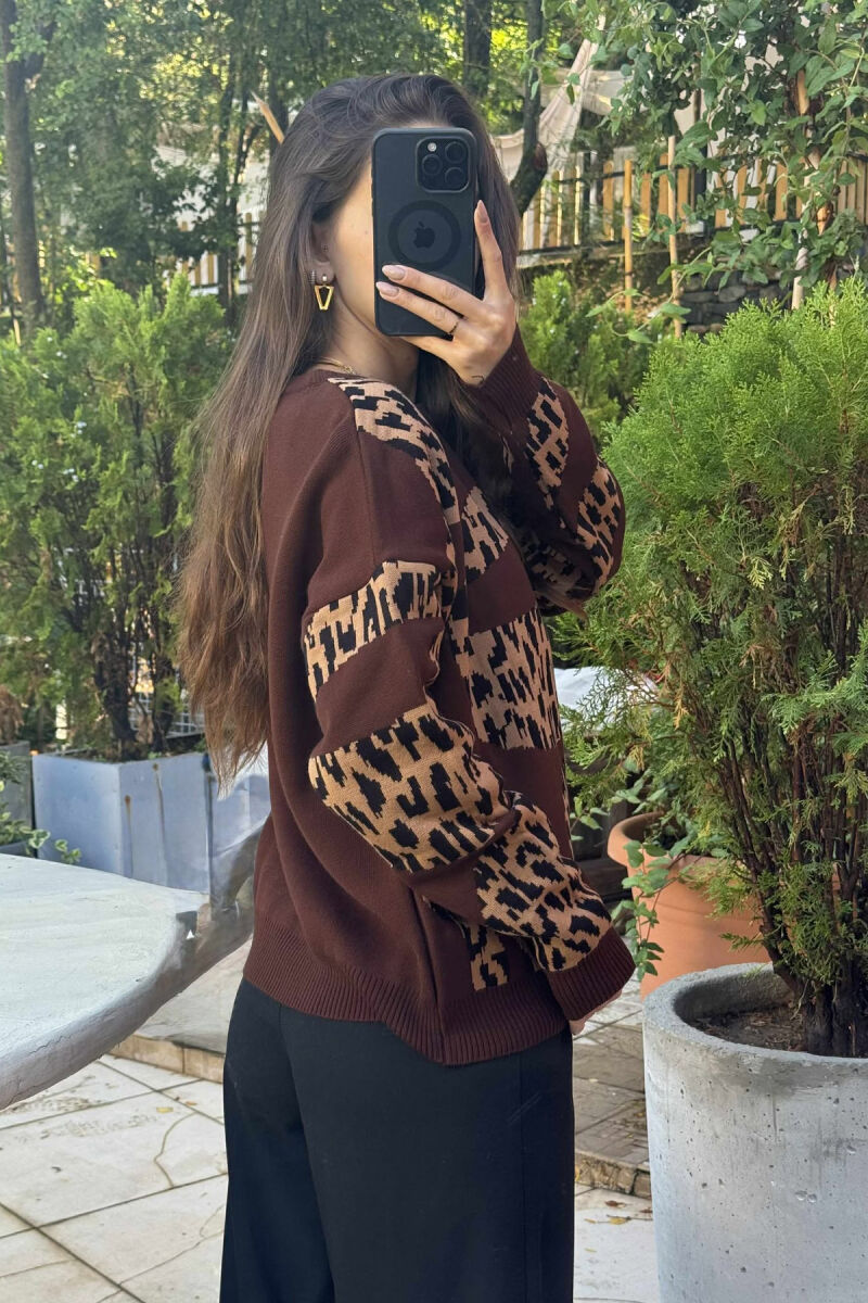 ROUND NECK LEO DESIGN WOMEN SWEATER BROWN/KAFE - 3