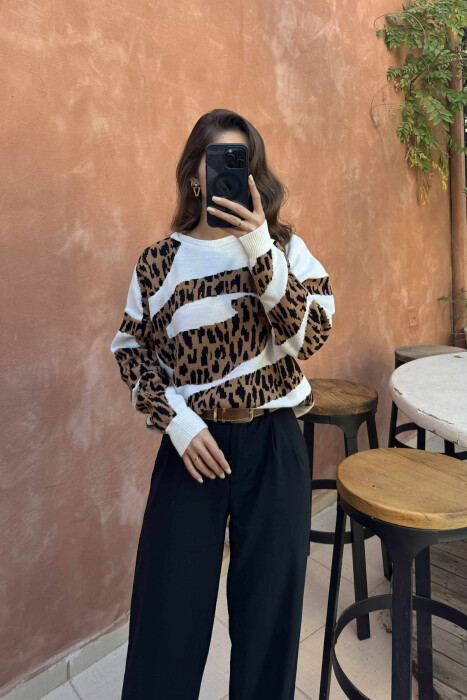 ROUND NECK LEO DESIGN WOMEN SWEATER WHITE-E BARDHE - 2