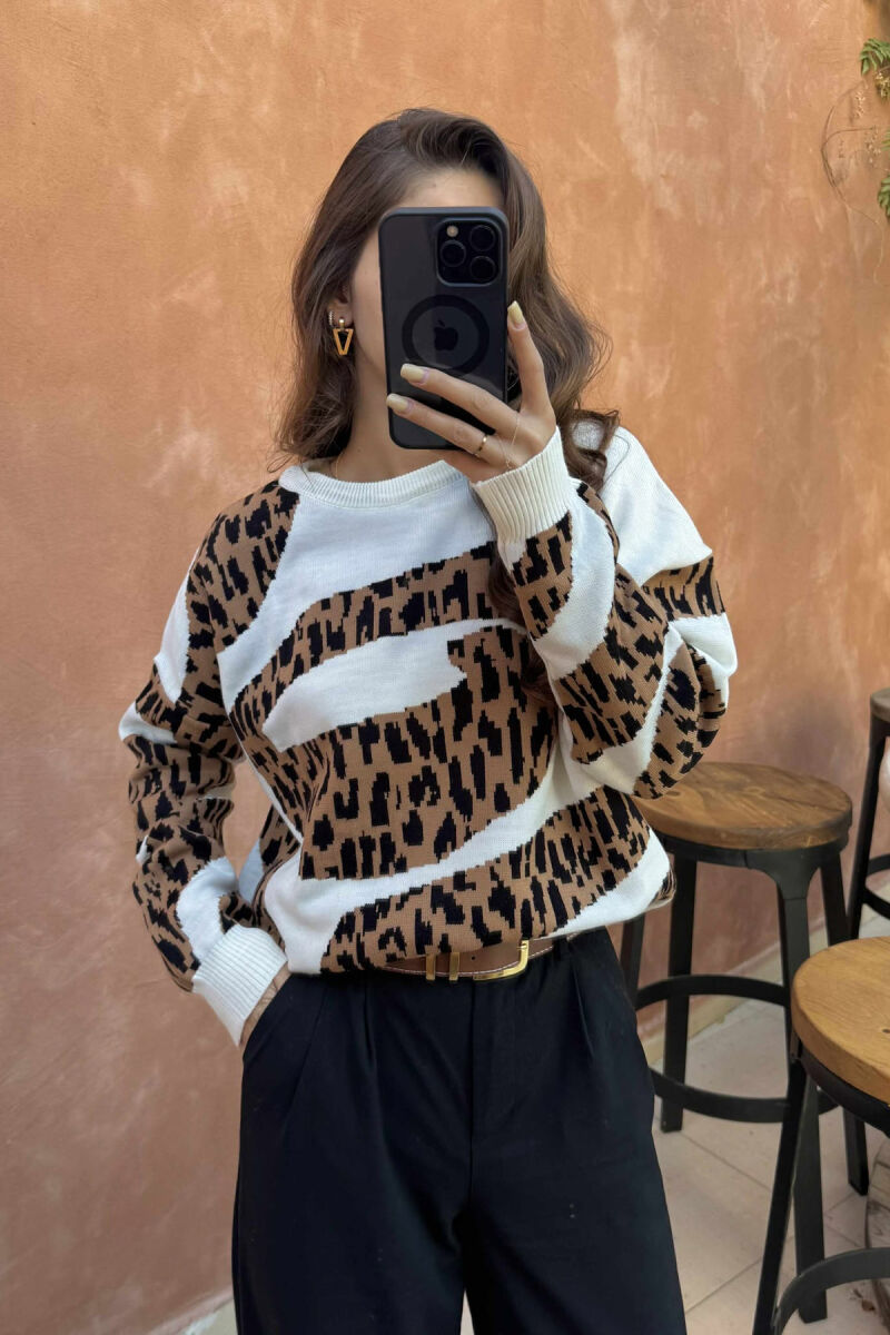 ROUND NECK LEO DESIGN WOMEN SWEATER WHITE-E BARDHE - 4