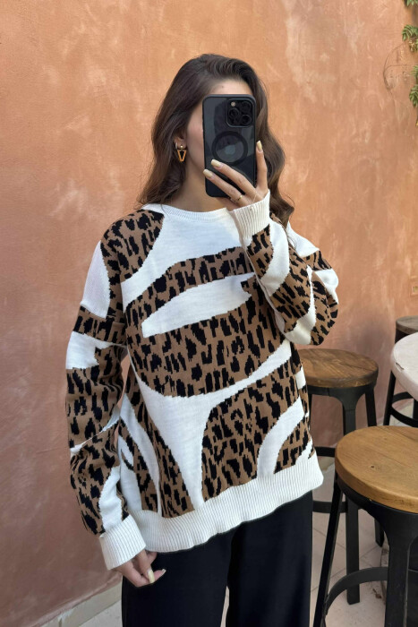 ROUND NECK LEO DESIGN WOMEN SWEATER WHITE-E BARDHE - 5