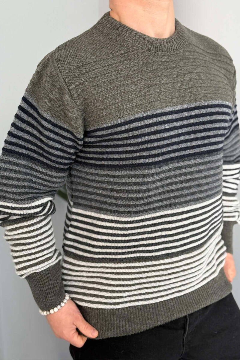 ROUND NECK LINES MEN SWEATER IN GREEN COLOR - 3