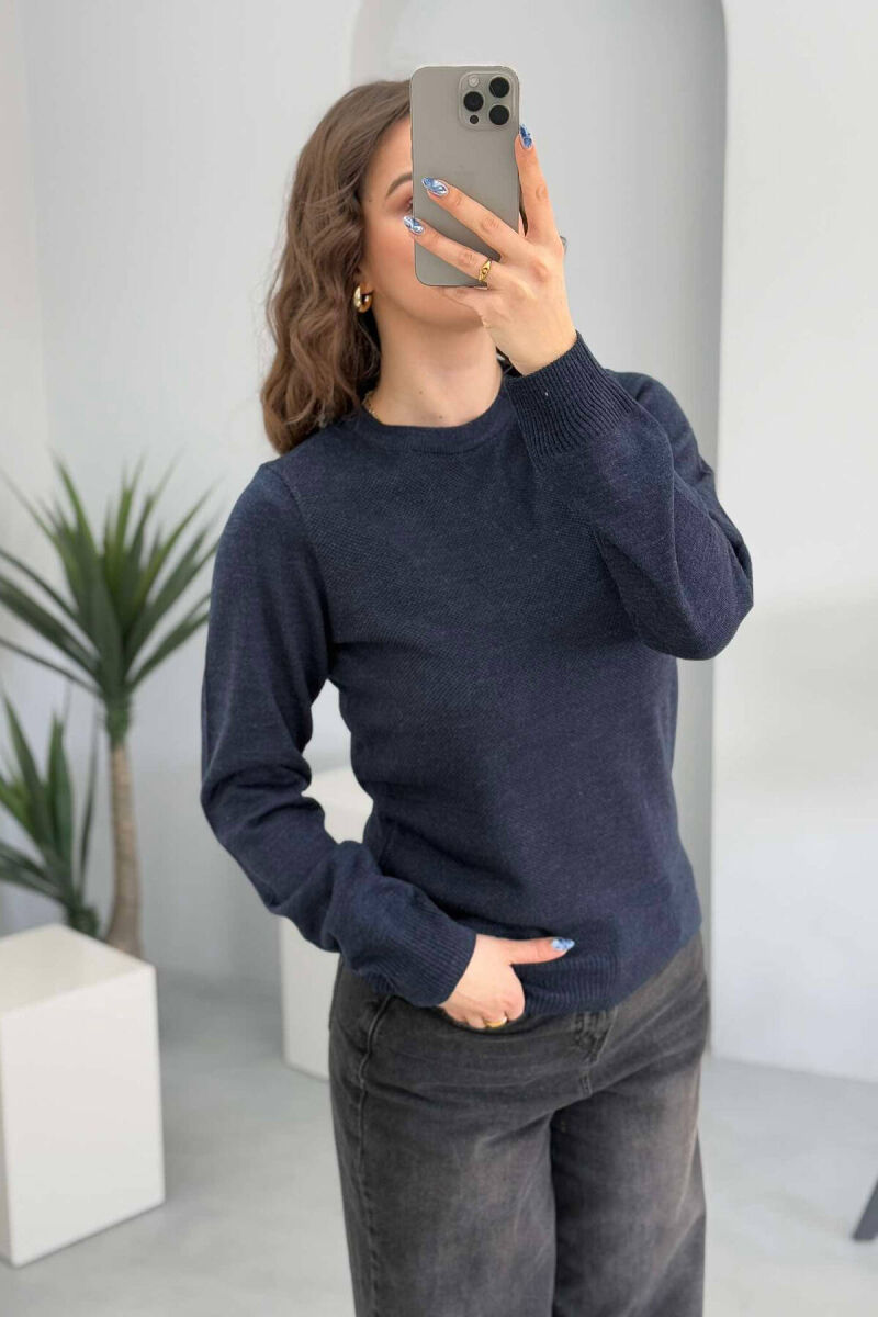 ROUND NECK ONE COLOR WOMEN SWEATER DARK BLUE/BEE - 6