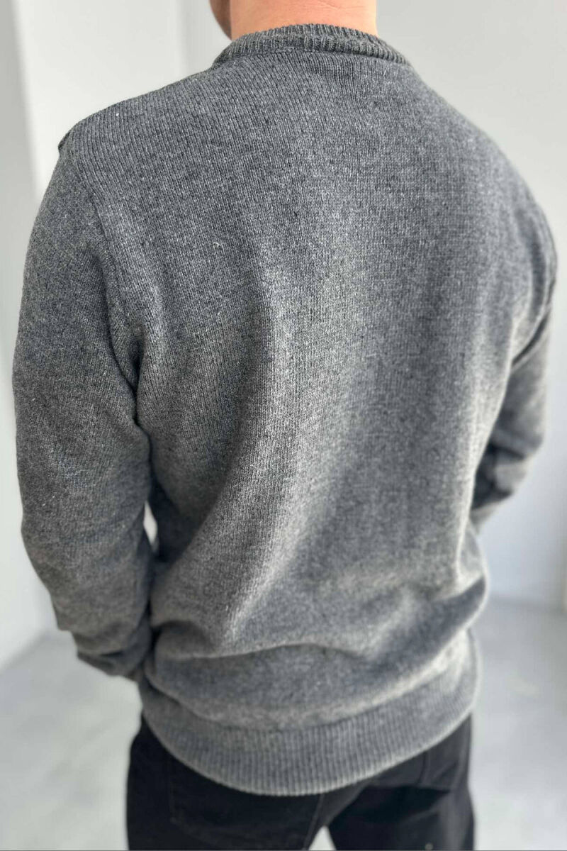 ROUND NECK SIMPLE MEN SWEATER IN GREY COLOR - 2