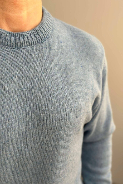 ROUND NECK SIMPLE MEN SWEATER IN LIGHT BLUE COLOR - 3