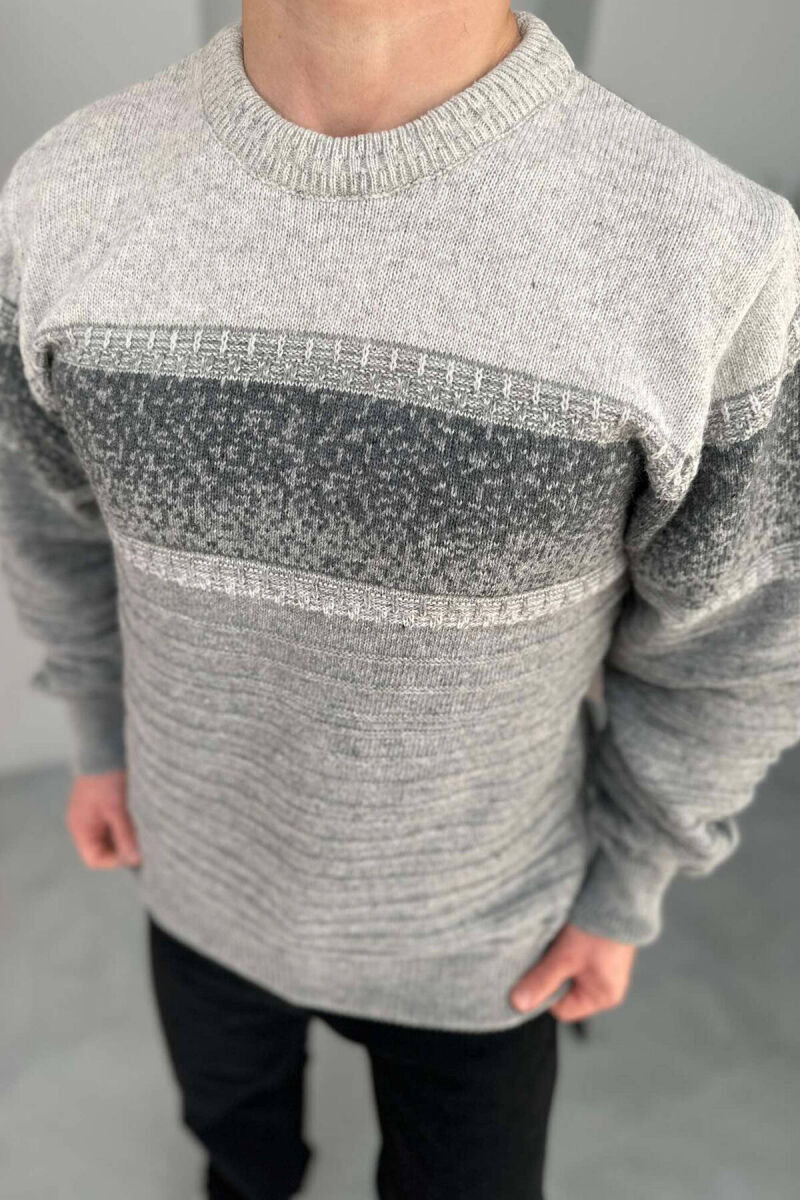 ROUND NECK SIMPLE MEN SWEATER IN LIGHT GREY COLOR - 3