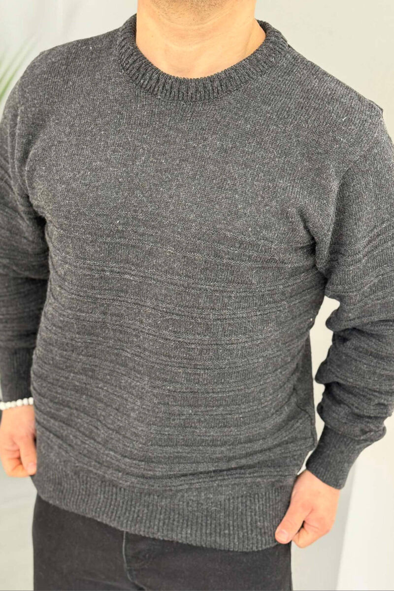 ROUND NECK SIMPLE MEN SWEATER IN LIGHT GREY COLOR - 1