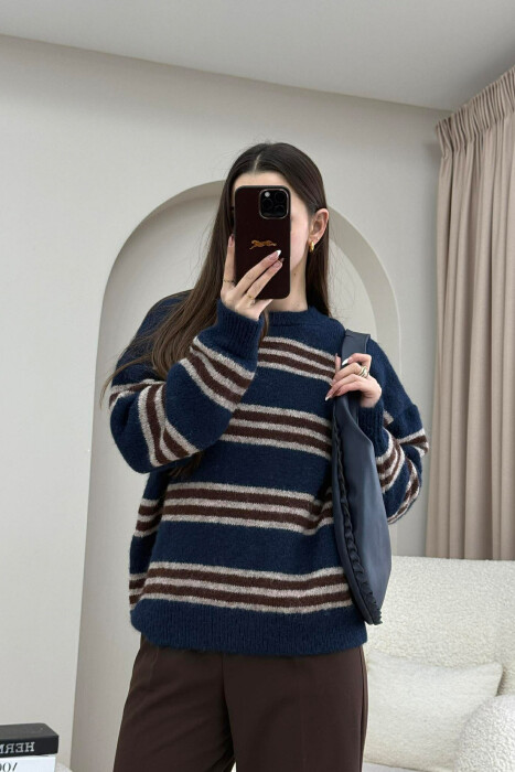 ROUND NECK STRIPE DESIGN WOMAN SWEATER DARK BLUE/BEE - KLAUDIO FASHION