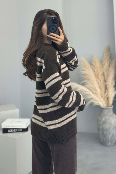 ROUND NECK STRIPED WOMEN SWEATER DARK BROWN/KAE - 2