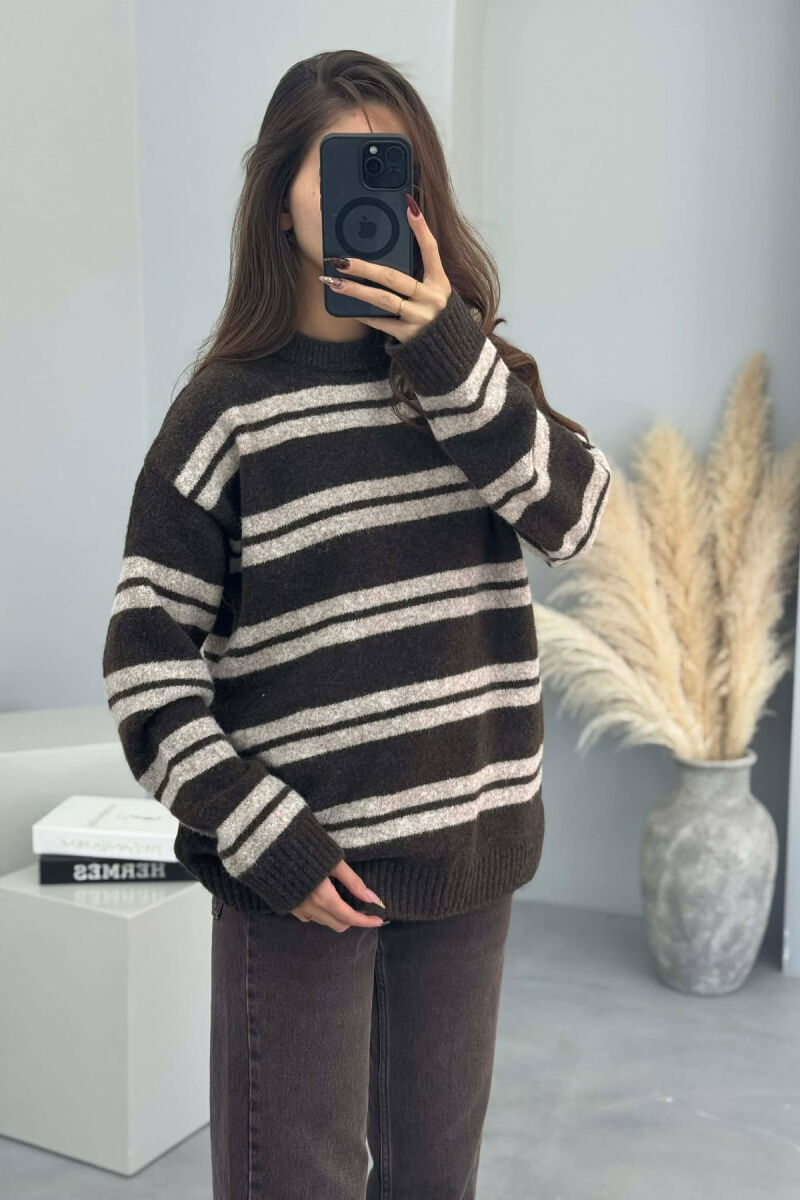 ROUND NECK STRIPED WOMEN SWEATER DARK BROWN/KAE - 3