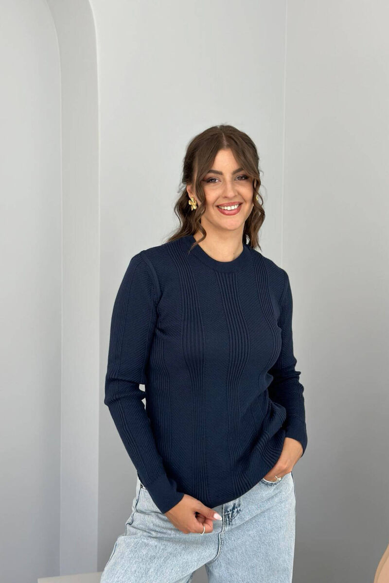 ROUND NECK WOMEN SWEATER DARK BLUE/BEE - 2