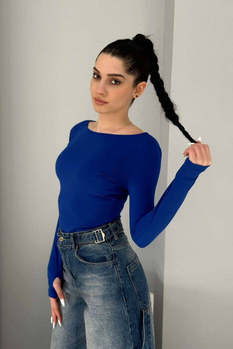 BLUZË PËR FEMRA NË NGJYRËN BLU 