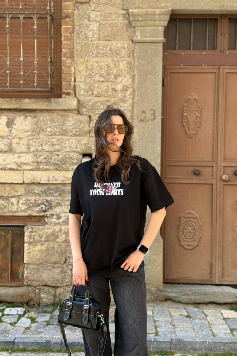 T-SHIRT I THJESHTE PER FEMRA NE NGJYRE TE ZEZE + 6 PALE ÇORAPE DHURATE 