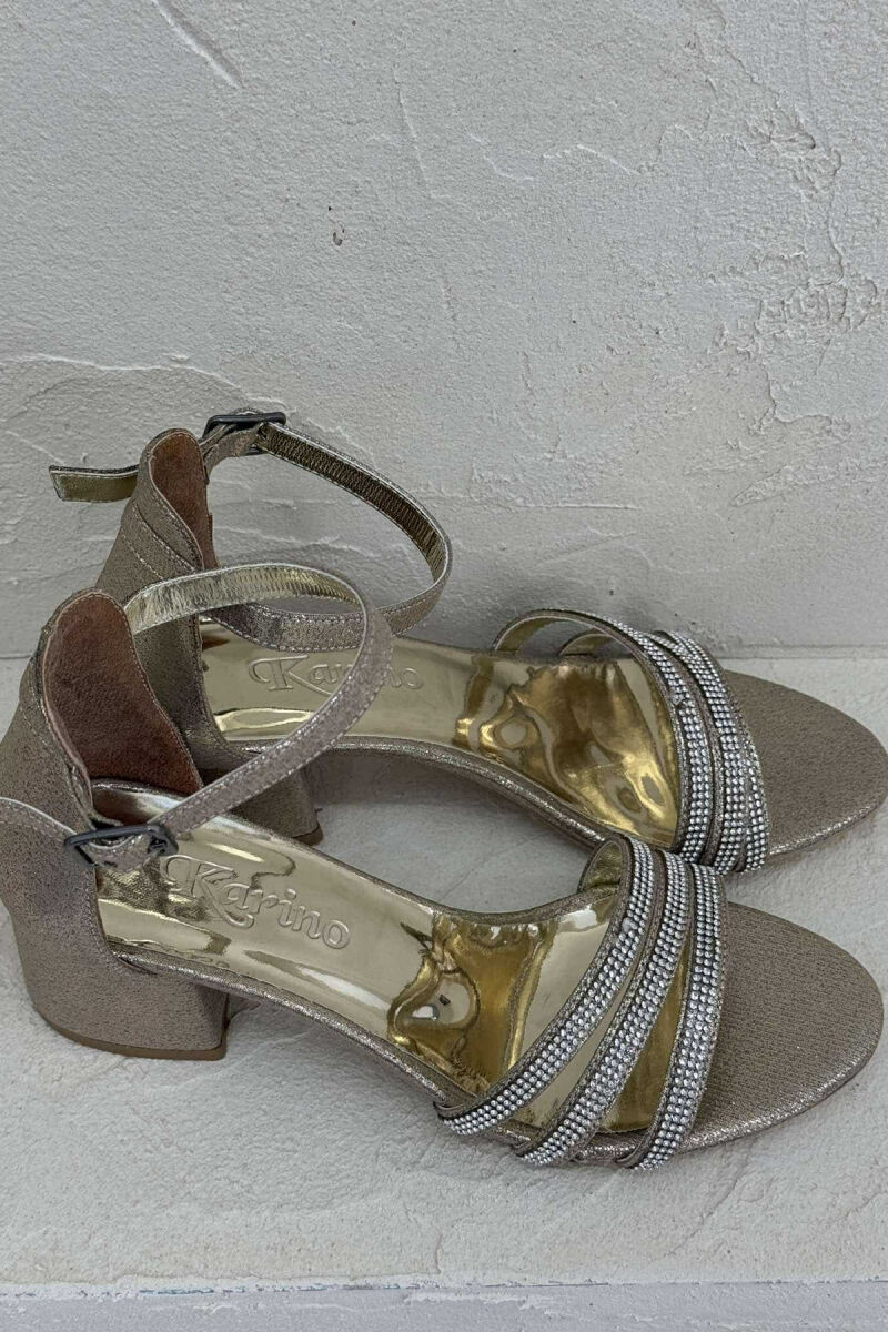SANDALE ME DETAJIN E DIAMANTËVE PËR FEMRA NË NGJYRË GOLD - 4
