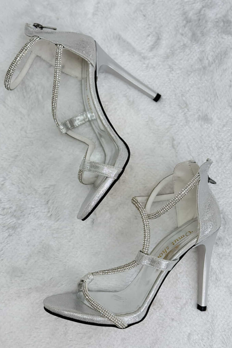 SANDALE ME TAKË ME DETAJIN E DIAMANTËVE PËR FEMRA NË NGJYRËN ARGJEND - 4