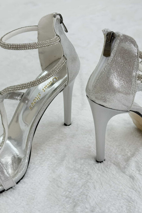 SANDALE ME TAKË ME DETAJIN E DIAMANTËVE PËR FEMRA NË NGJYRËN ARGJEND - 5