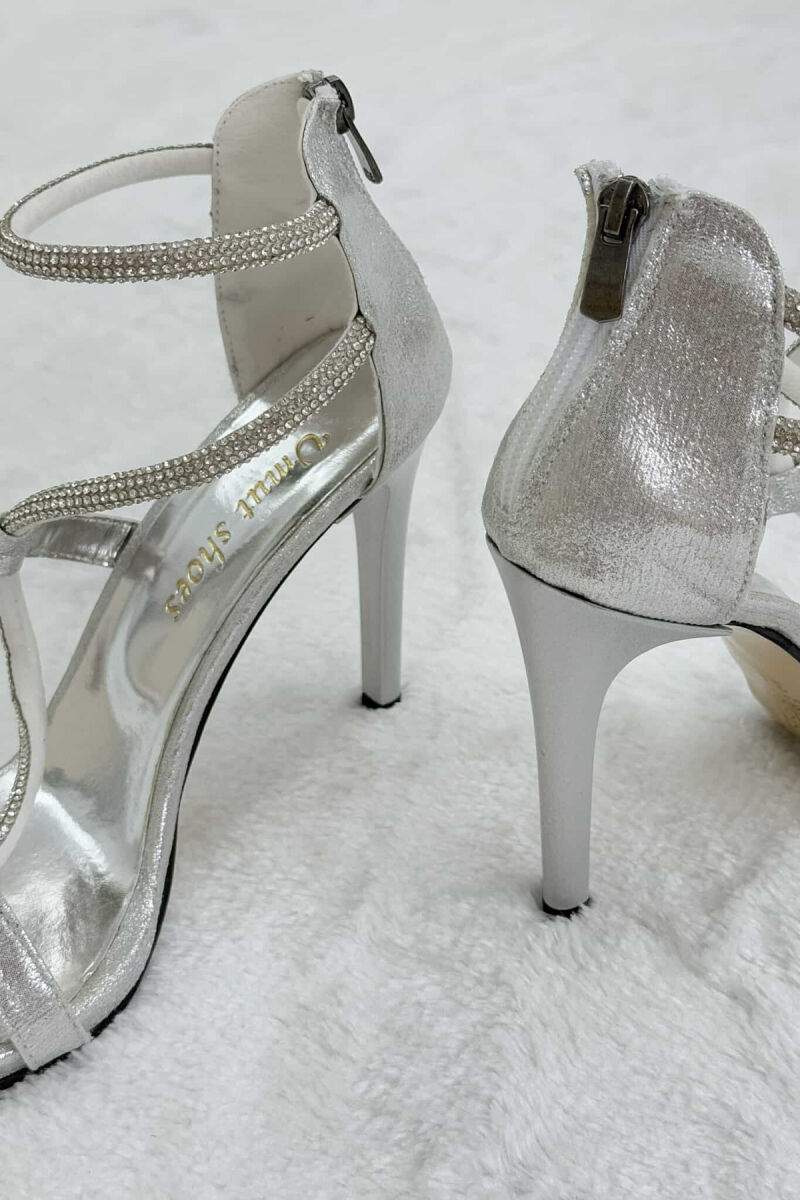 SANDALE ME TAKË ME DETAJIN E DIAMANTËVE PËR FEMRA NË NGJYRËN ARGJEND - 5