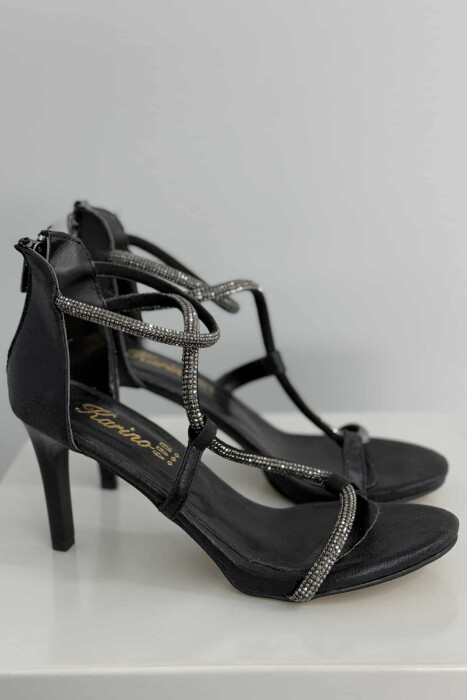 SANDALE ME TAKË ME DETAJIN E DIAMANTËVE PËR FEMRA NË NGJYRËN E ZEZË - 3