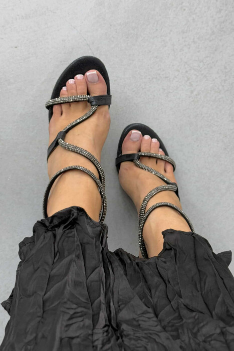 SANDALE ME TAKË ME DETAJIN E DIAMANTËVE PËR FEMRA NË NGJYRËN E ZEZË - 4