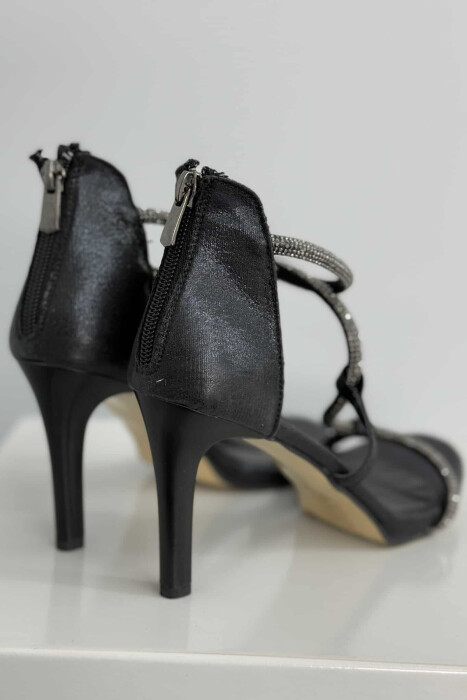 SANDALE ME TAKË ME DETAJIN E DIAMANTËVE PËR FEMRA NË NGJYRËN E ZEZË - 6