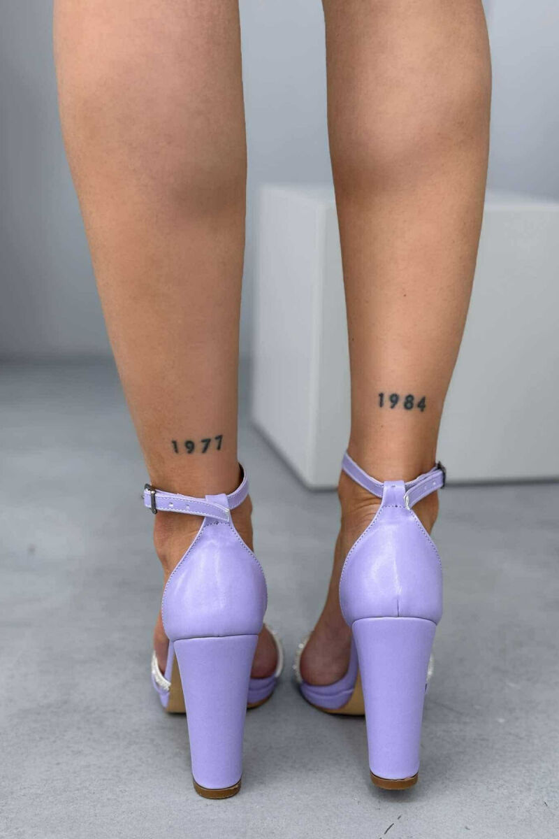 SANDALE ME TAKË ME DETAJIN E DIAMANTËVE PËR FEMRA NË NGJYRËN LEJLA - 5