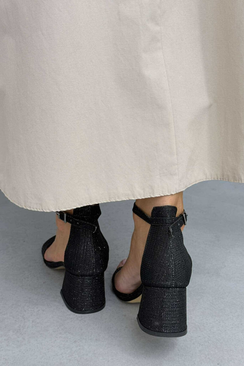 SANDALE NJË NGJYRËSHE ME GJYSMË TAKË NË NGJYRË E ZEZË ME SHKËLQIM - 4