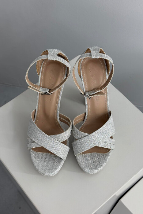 SANDALE TË SHNDRITSHME ME TAKË PËR FEMRA NË NGJYRË ARGJEND - 6