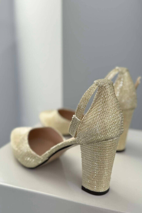 SANDALE TË SHNDRITSHME ME TAKË PËR FEMRA NË NGJYRË GOLD - 2