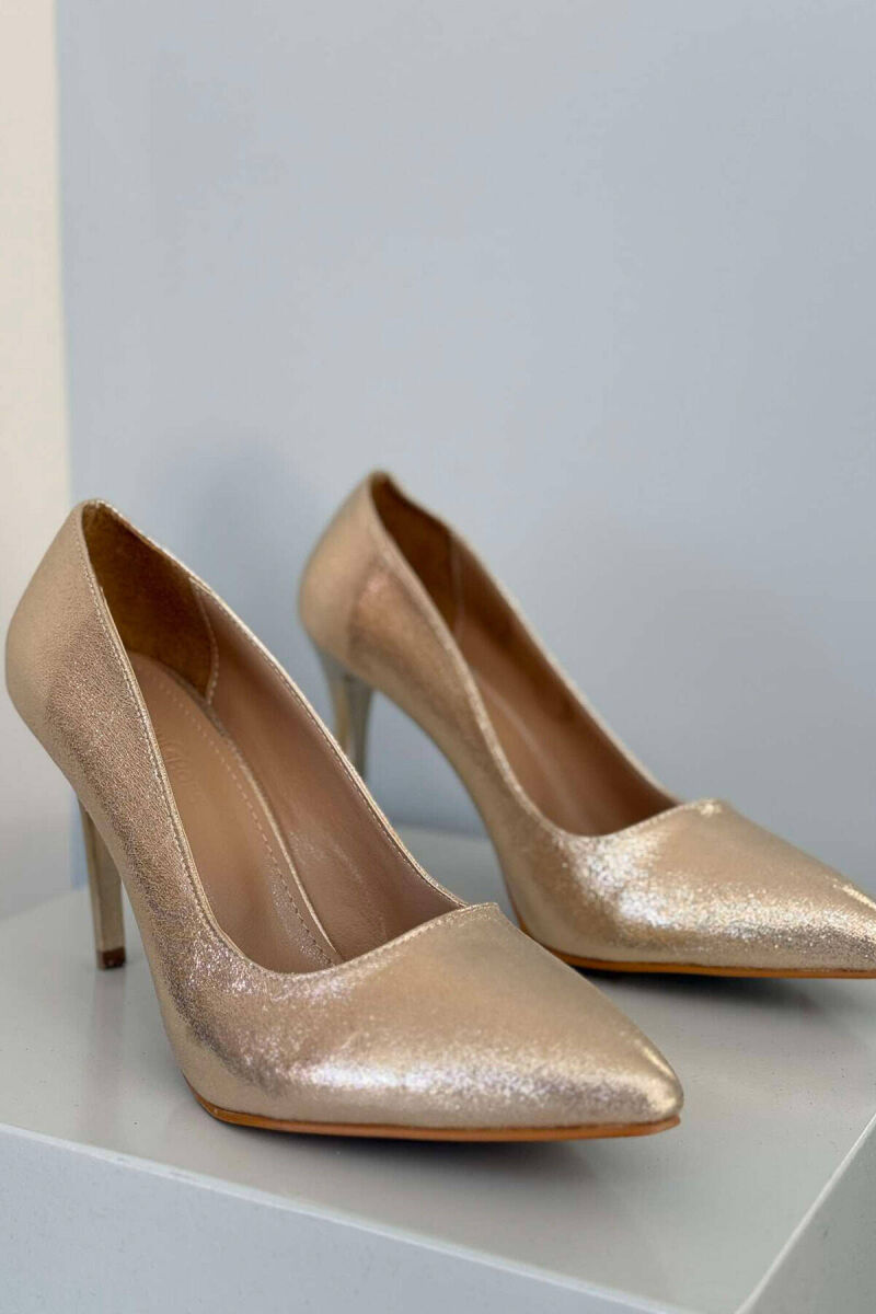 SANDALE TË SHNDRITSHME ME TAKË PËR FEMRA NË NGJYRË GOLD - 1