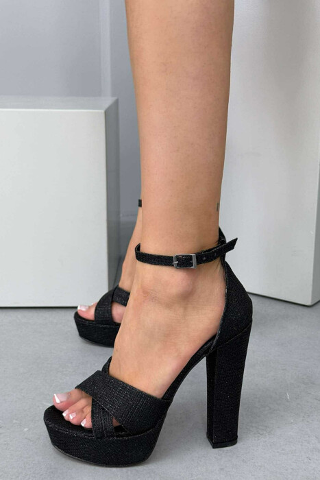 SANDALE TË SHNDRITSHME ME TAKË PËR FEMRA NË NGJYRË TË ZEZË - 1