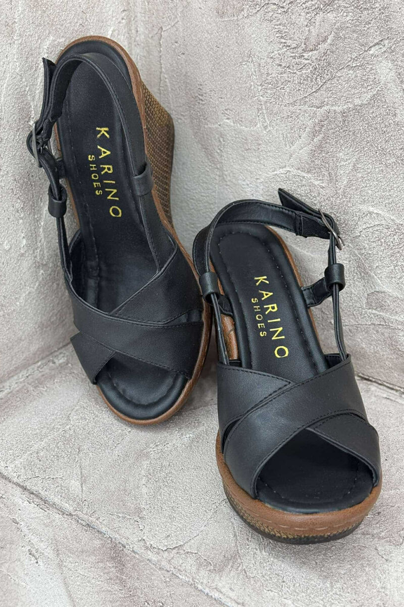 SANDALE TË THJESHTA PËR FEMRA NË NGJYRËN E ZEZË - 3
